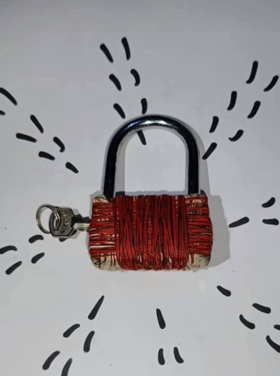 LE TRAVAIL DE CADENAS POUR DOMPTAGE À VIE